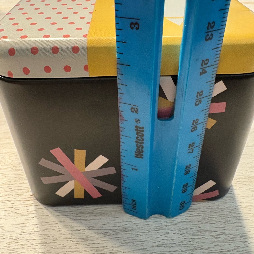 Fossil Pink Tin with Rabbit Design - Picture 13 of 13
